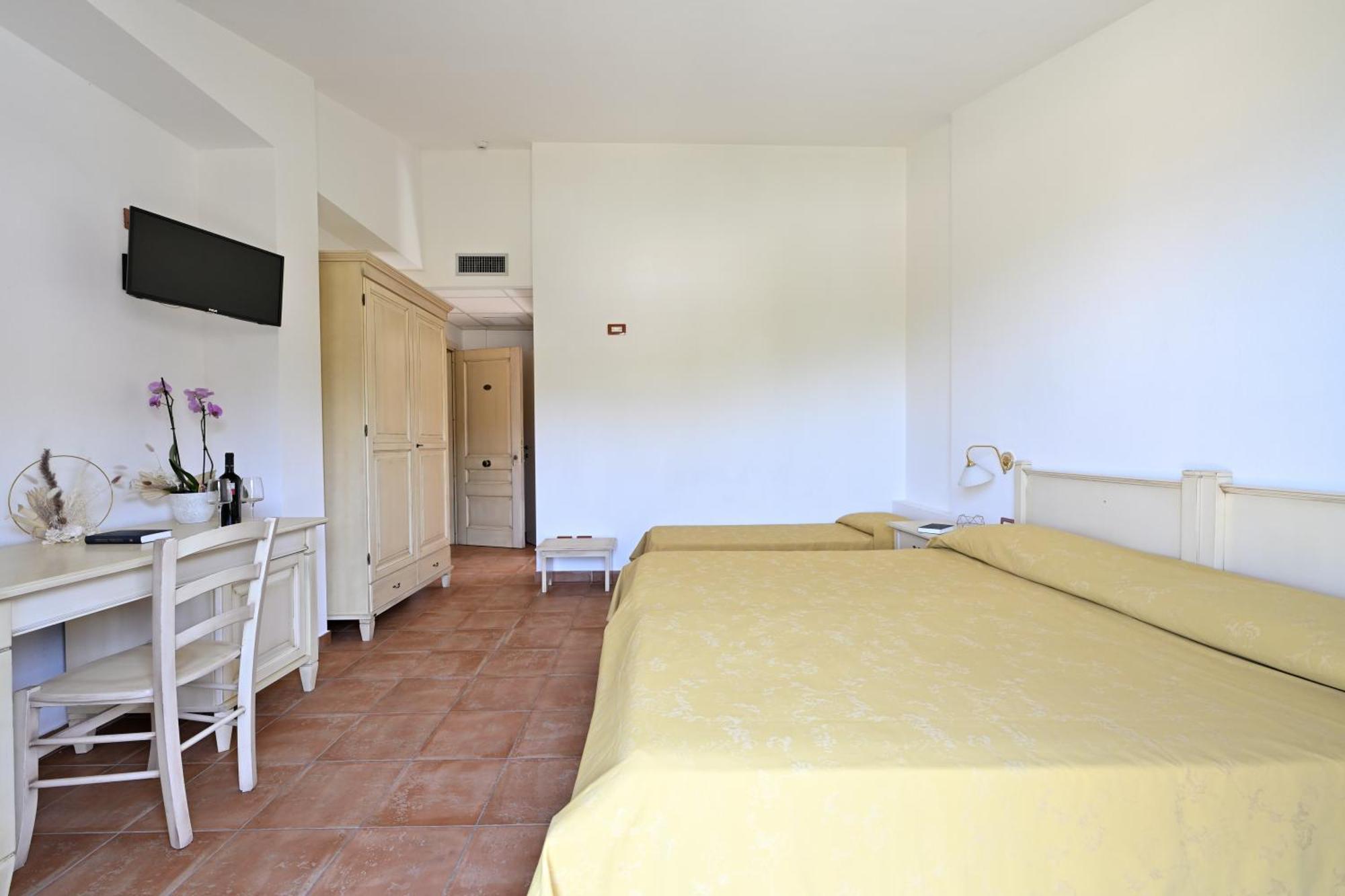 Hotel Marie Claire Lanusei Dış mekan fotoğraf